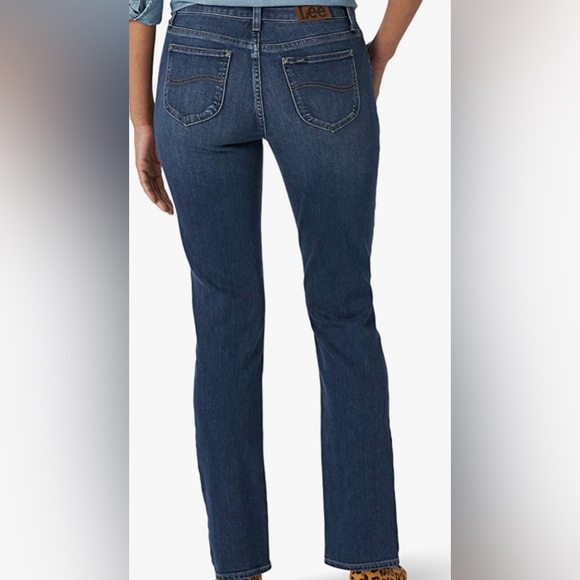 Lee Women's Regular Fit Straight Leg Jean size 6 - Picture 2 of 4